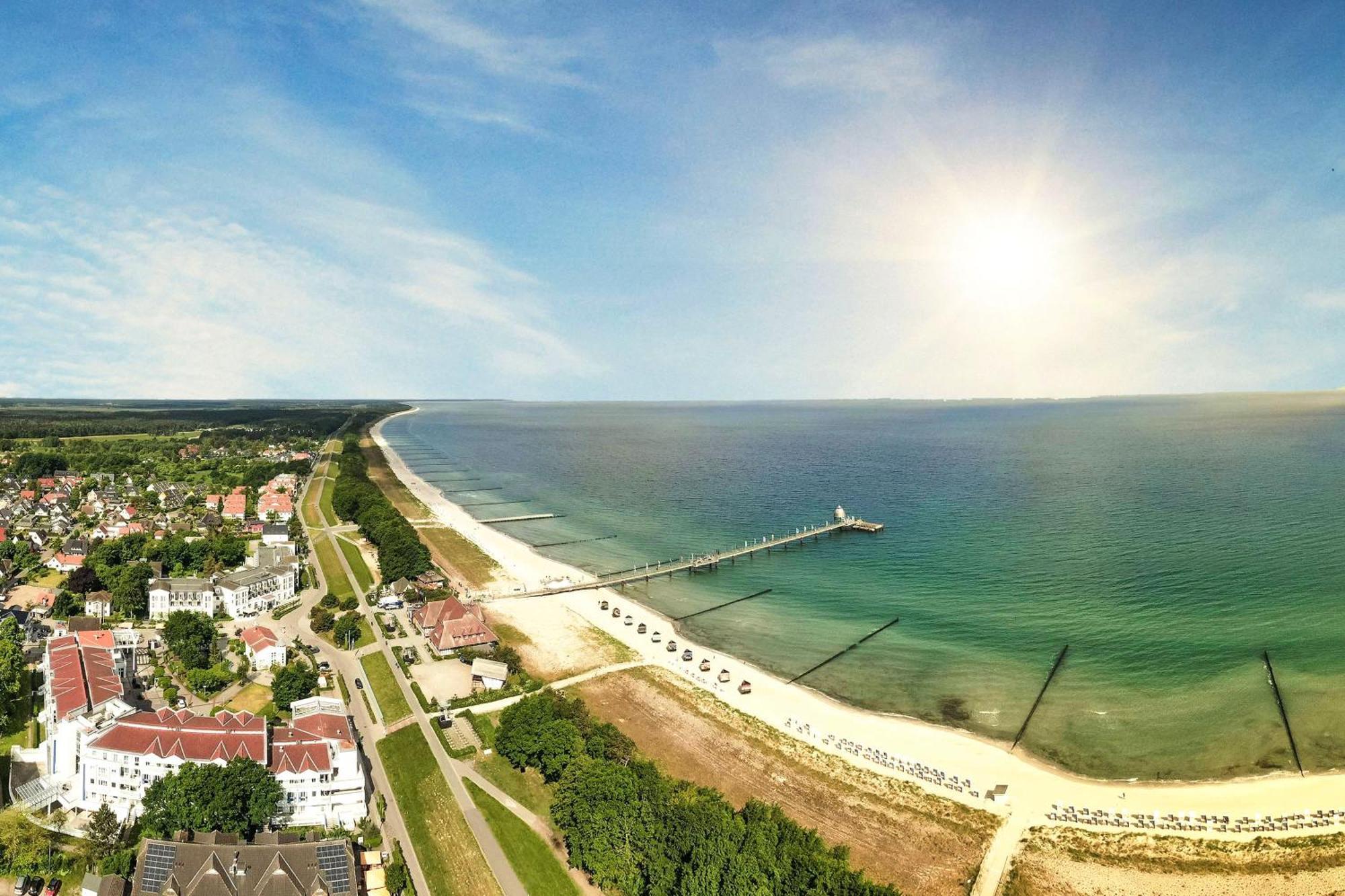Leuchtturm An Der Seebruecke Цингст Екстериор снимка